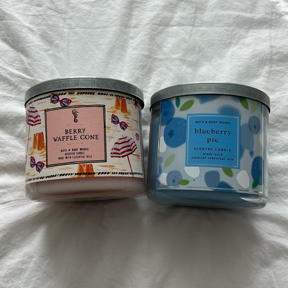 2 Bath & Body Works 3 wick Candles